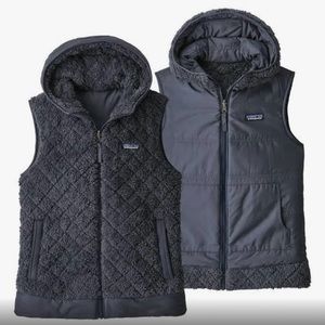Like new Patagonia Women's Los Gatos Hooded Reversible Vest XS. Charcoal color